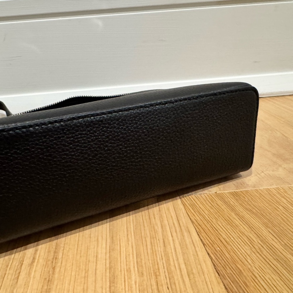Loro Pian Elegant Black Crossbody Bag - Picture 5 of 9